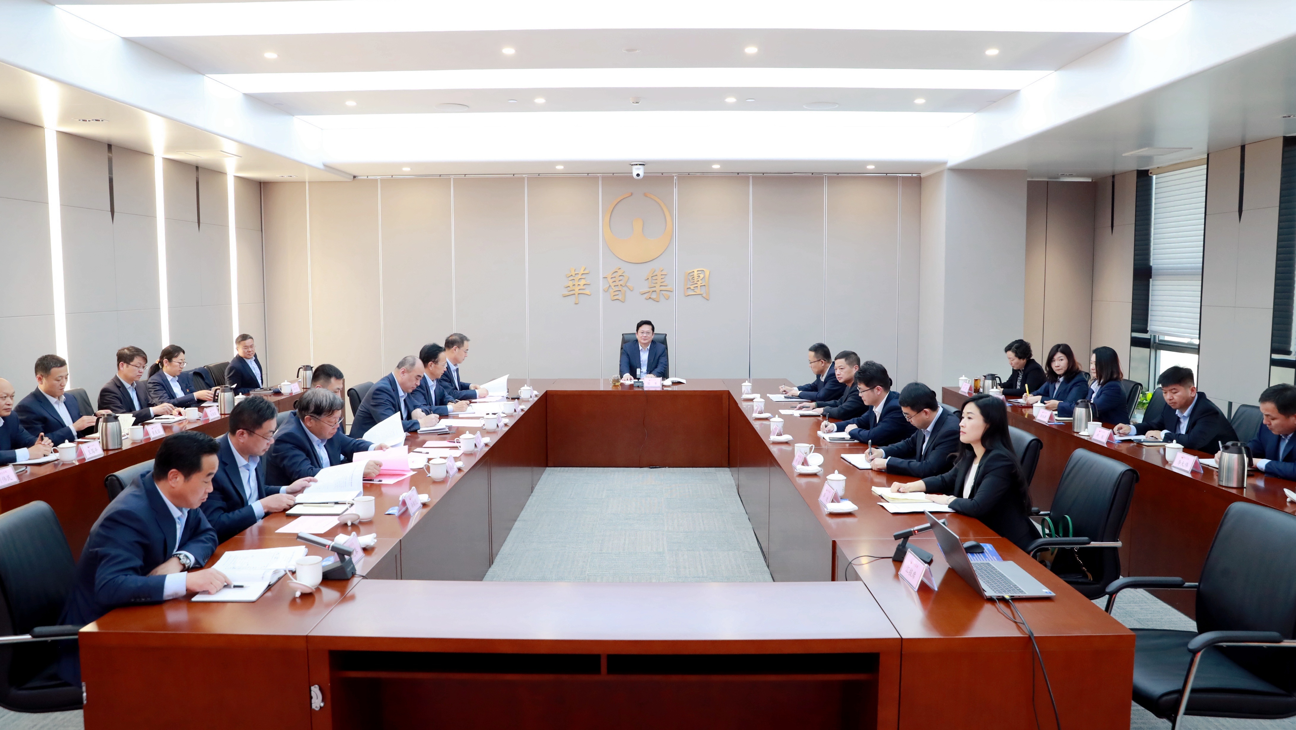 围绕中心 服务大局 提升价值 华鲁集团召开董事会秘书述职述廉会-2.jpg